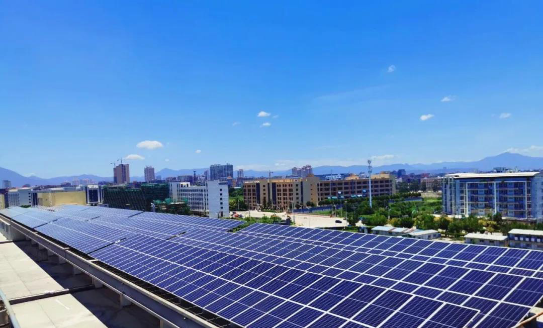 走綠色、生態(tài)、高效的發(fā)展通道——百合鞋業(yè)引進(jìn)光伏發(fā)…